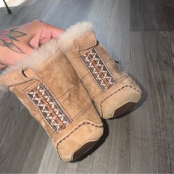 UGG Tan Winter Boots with Fur Lining - Picture 4 of 6